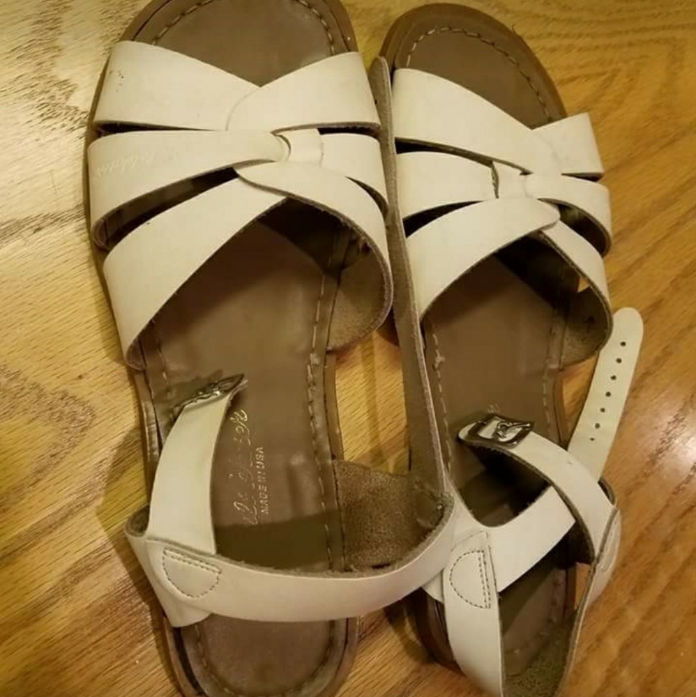 Saltwater sandals size 7
